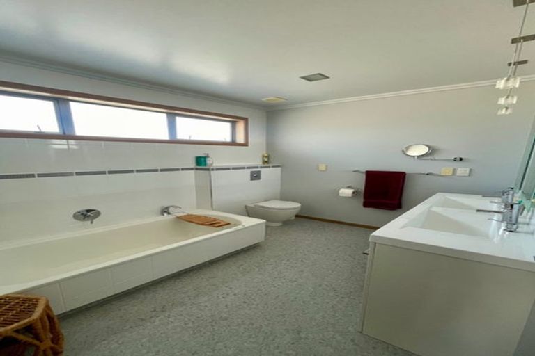 Photo of property in 22 Oriental Street, Welbourn, New Plymouth, 4312