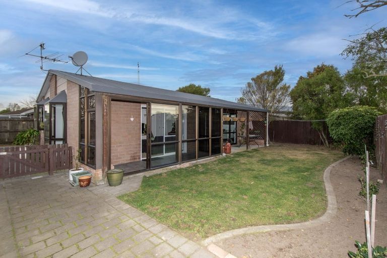 Photo of property in 2/74 Inwoods Road, Parklands, Christchurch, 8083