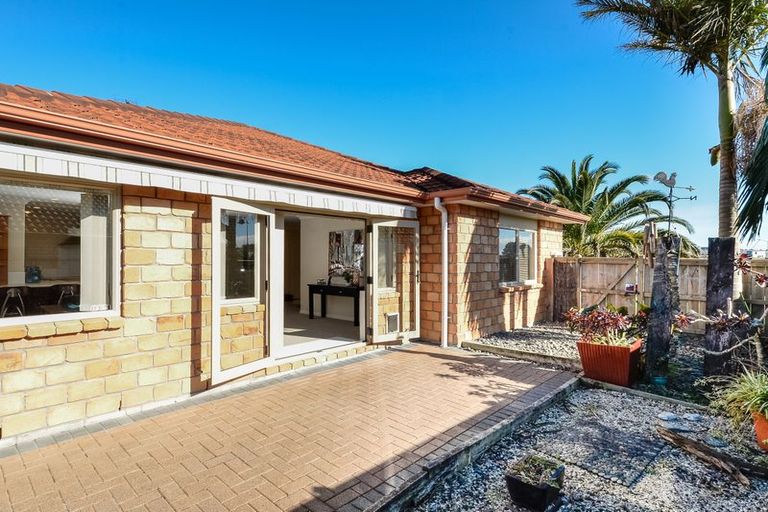 Photo of property in 34 Jadewynn Drive, Massey, Auckland, 0614