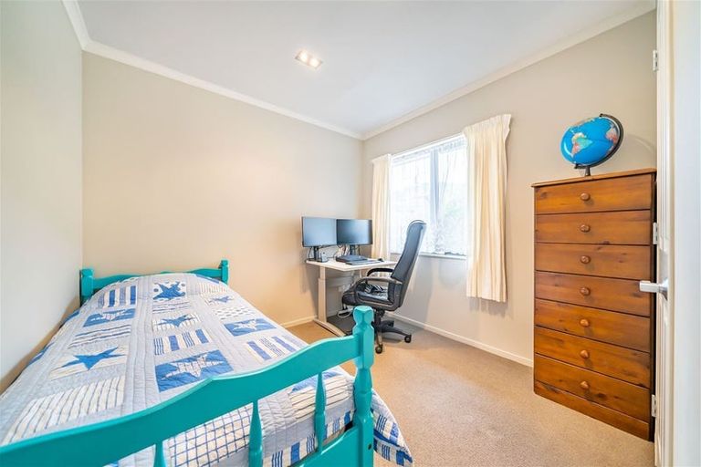 Photo of property in 2 Cosgrove Rise, Riverstone Terraces, Upper Hutt, 5018