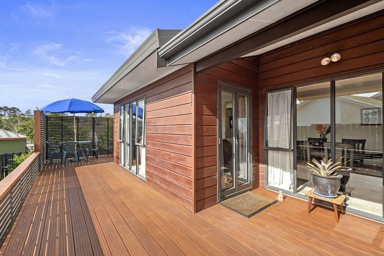 Photo of property in 8 Owl Court, Unsworth Heights, Auckland, 0632