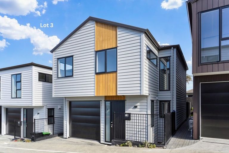 Photo of property in 10/90 Picasso Drive, West Harbour, Auckland, 0618