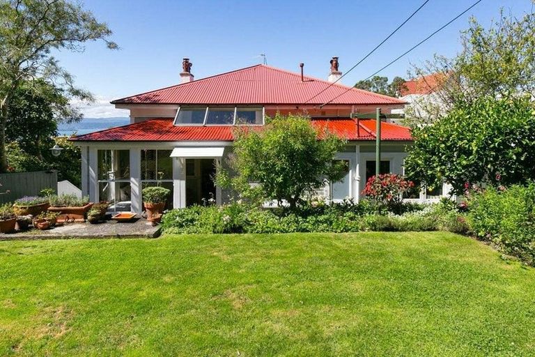 Photo of property in 12 Fairview Crescent, Kelburn, Wellington, 6012