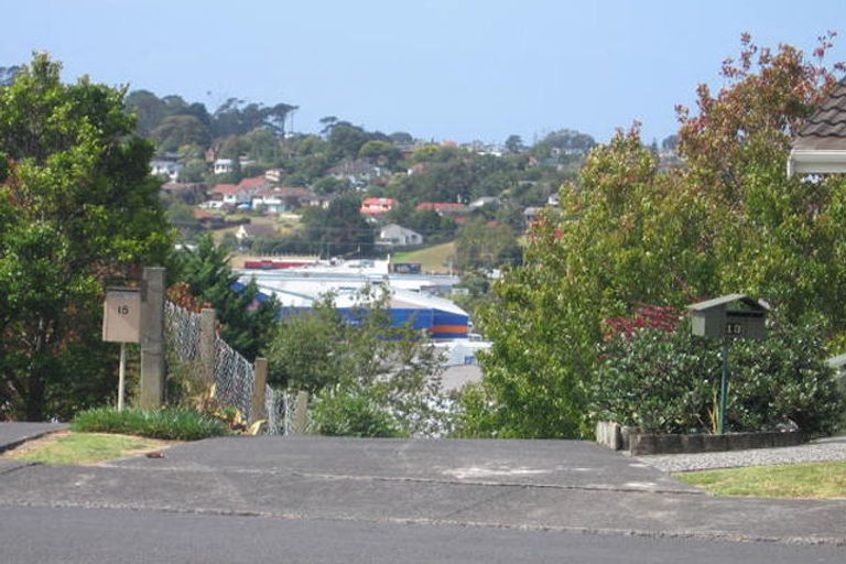 Photo of property in 15 Celeste Place, Totara Vale, Auckland, 0627