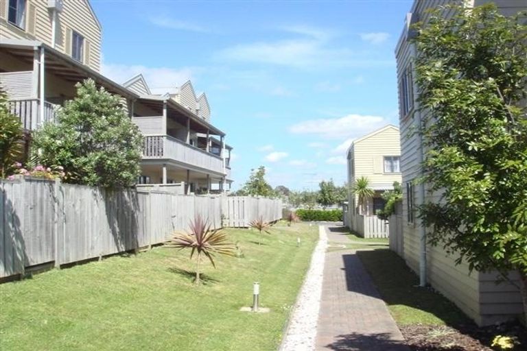 Photo of property in 13/8 Carolina Place, Albany, Auckland, 0632