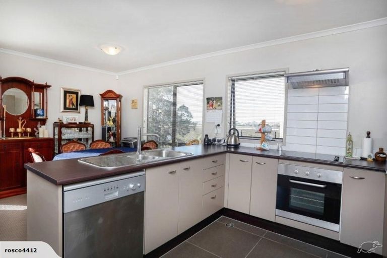 Photo of property in St Claire Village, 9/172 Mcleod Road, Te Atatu South, Auckland, 0610