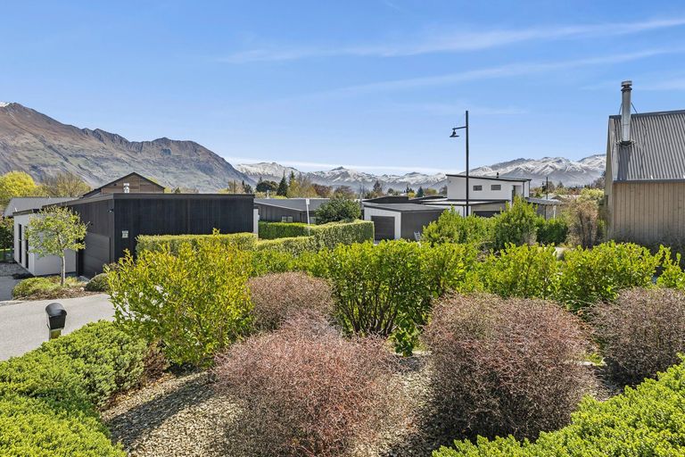 Photo of property in 4 Kahu Close, Wanaka, 9305
