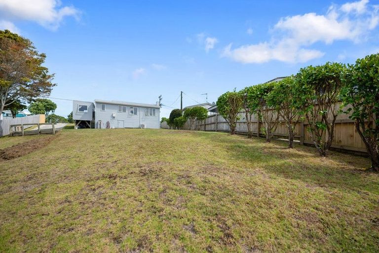 Photo of property in 15 Moffat Road, Red Beach, 0932