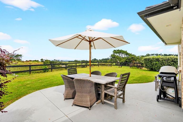 Photo of property in 1014 South Head Road, South Head, Helensville, 0874