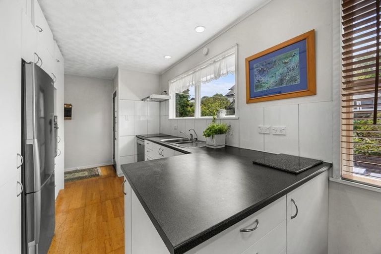 Photo of property in 15 Helleur Road, Massey, Auckland, 0614