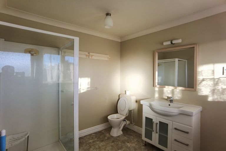 Photo of property in 1 Rubens Lane, West Harbour, Auckland, 0618