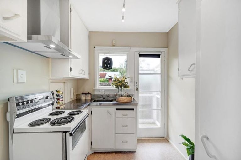 Photo of property in 23 Landsdowne Terrace, Cashmere, Christchurch, 8022