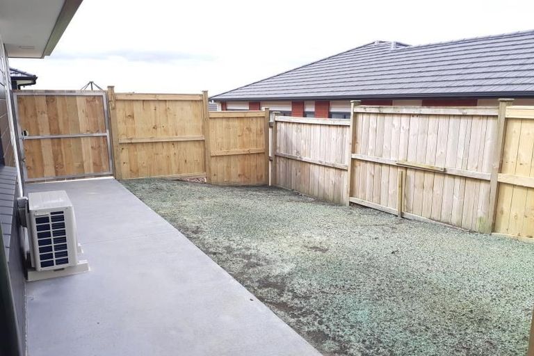 Photo of property in 21 Rowles Road, Pukekohe, 2120