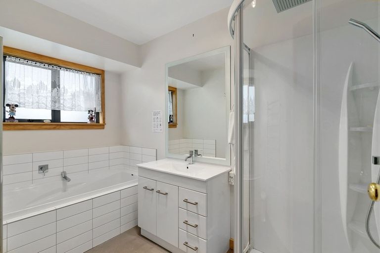 Photo of property in 8 Meadowstone Drive, Wanaka, 9305