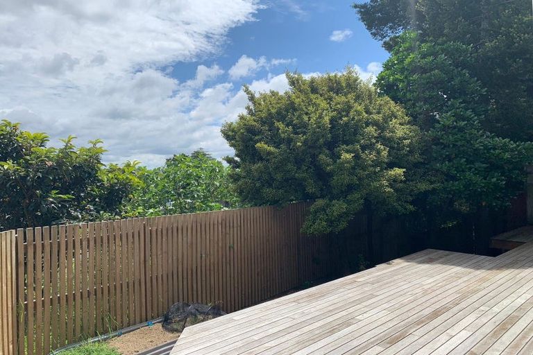Photo of property in 76h Edmonton Road, Henderson, Auckland, 0612