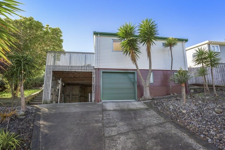 Photo of property in 1 The Spinney, Titahi Bay, Porirua, 5022