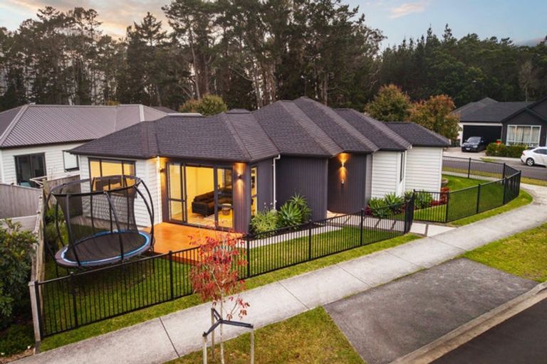 Photo of property in 5 Konoba Avenue, Kumeu, 0810