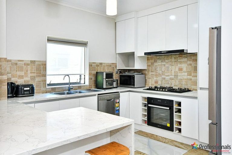 Photo of property in 4225a Great North Road, Glendene, Auckland, 0602