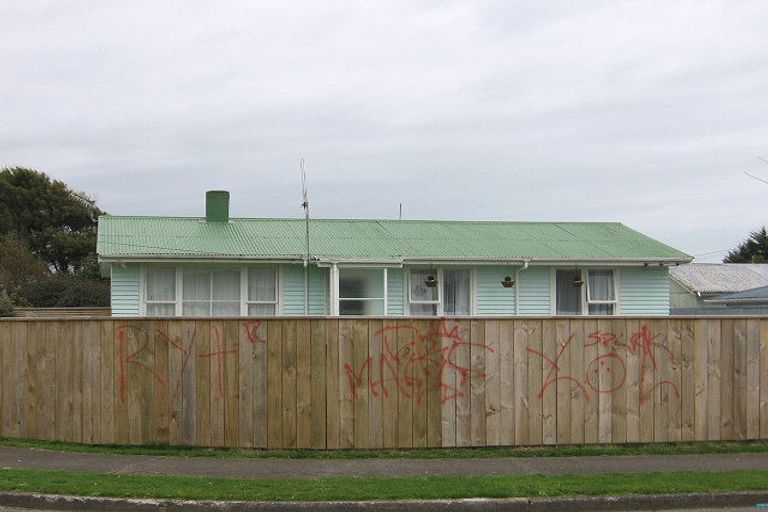 Photo of property in 2 Dunbar Street, Levin, 5510