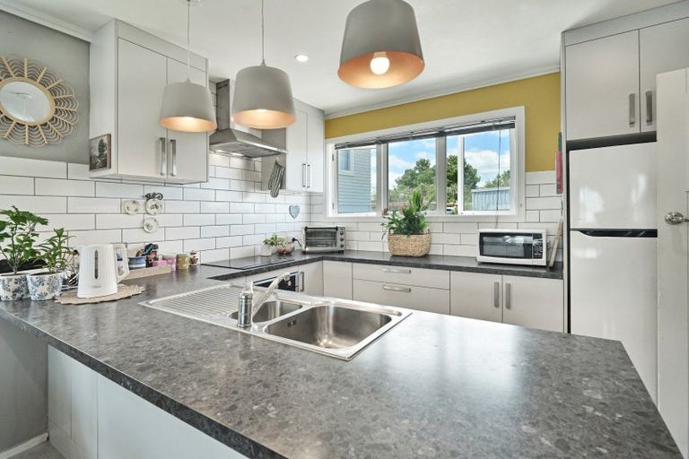 Photo of property in 12 O'connell Place, Havelock North, 4130