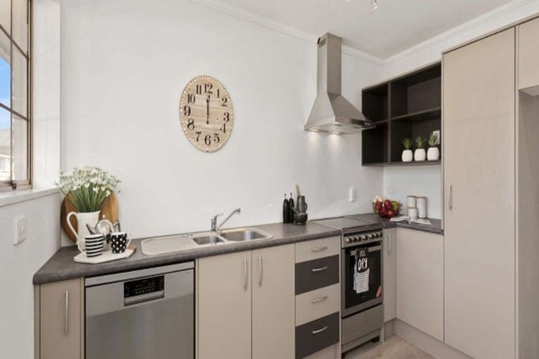 Photo of property in 51a Ludlam Crescent, Woburn, Lower Hutt, 5010