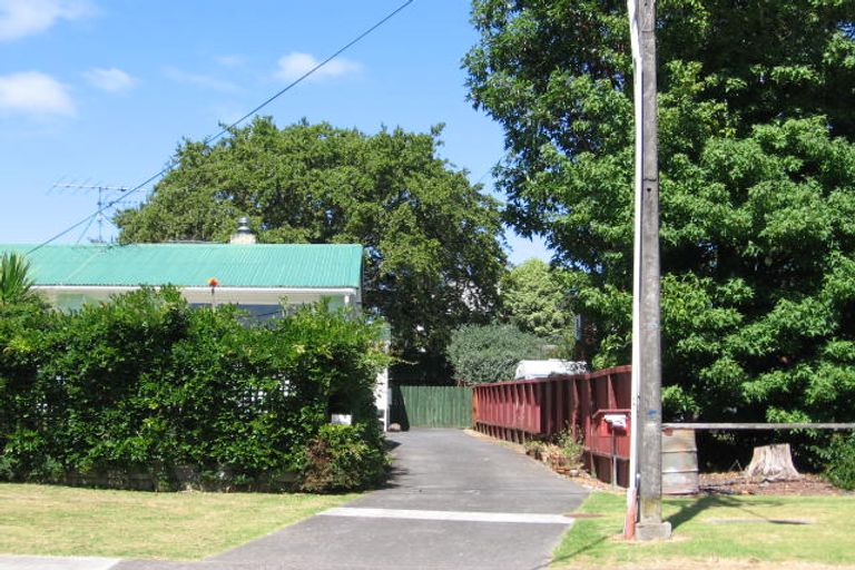 Photo of property in 1/51 Eskdale Road, Birkdale, Auckland, 0626