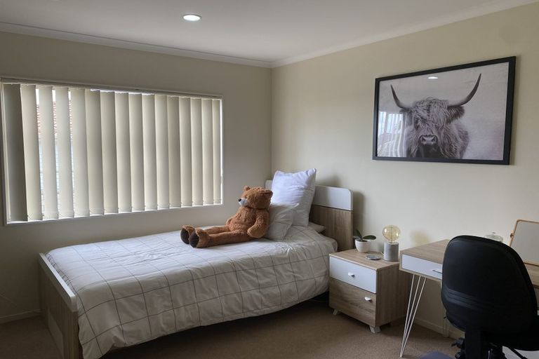 Photo of property in 22 Maypark Crescent, Flat Bush, Auckland, 2016