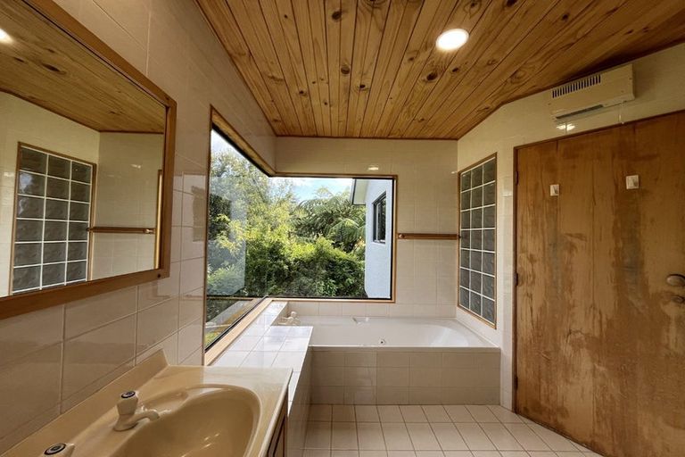 Photo of property in 6 Bushview Place, Upper Vogeltown, New Plymouth, 4310