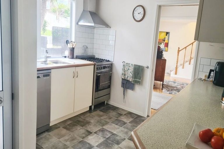 Photo of property in 15 Rosalind Road, Glenfield, Auckland, 0629