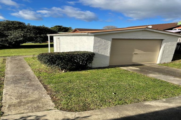 Photo of property in 8 Great South Road, Papakura, 2110