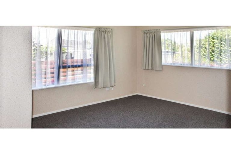 Photo of property in 6 Chertsey Court, Roslyn, Palmerston North, 4414