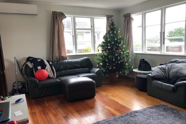 Photo of property in 106 Moorefield Road, Johnsonville, Wellington, 6037