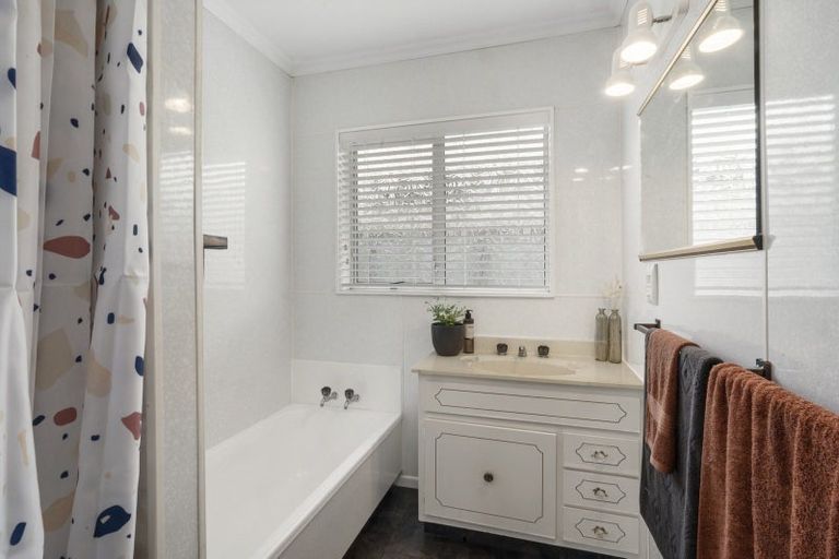 Photo of property in 3 Union Street, Merrilands, New Plymouth, 4312