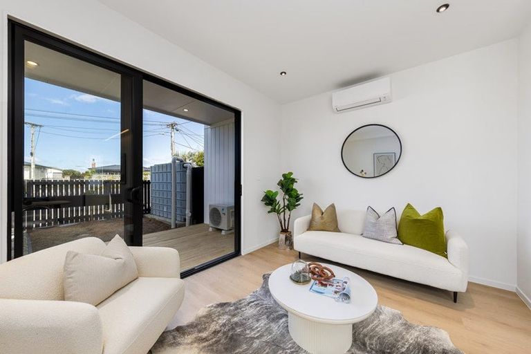 Photo of property in 13 Edgerton Road, Te Atatu Peninsula, Auckland, 0610