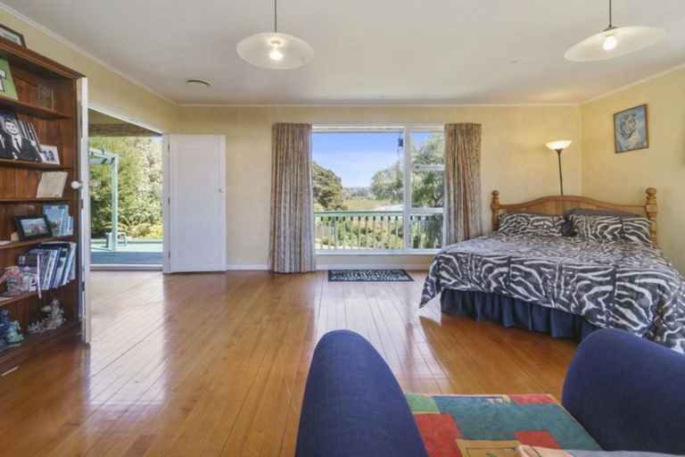 Photo of property in 14 Renata Crescent, Te Atatu Peninsula, Auckland, 0610