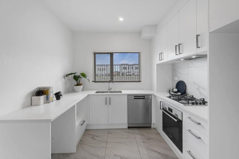 Photo of property in 6 Heketara Place, Papakura, 2110