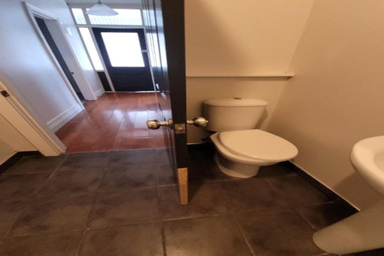 Photo of property in 4/6 Defoe Place, Waltham, Christchurch, 8023