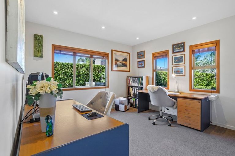 Photo of property in 8 Kawai Rise, Te Atatu Peninsula, Auckland, 0610