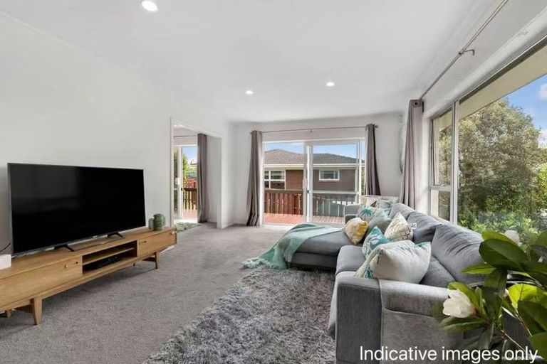 Photo of property in 1/31 Borrowdace Avenue, Botany Downs, Auckland, 2010