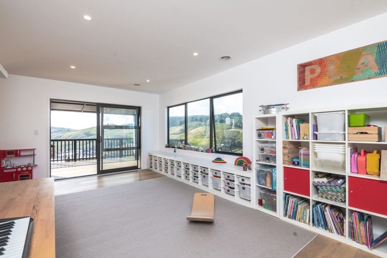 Photo of property in 140 Amesbury Drive, Churton Park, Wellington, 6037