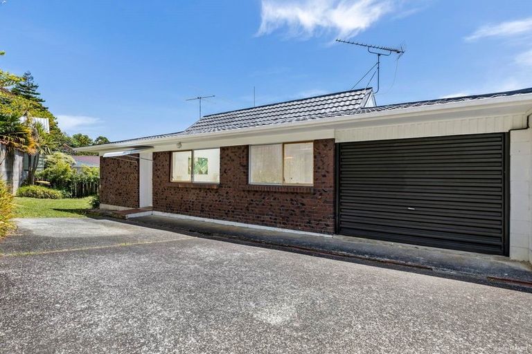 Photo of property in 2/12 Hollyhock Place, Browns Bay, Auckland, 0630