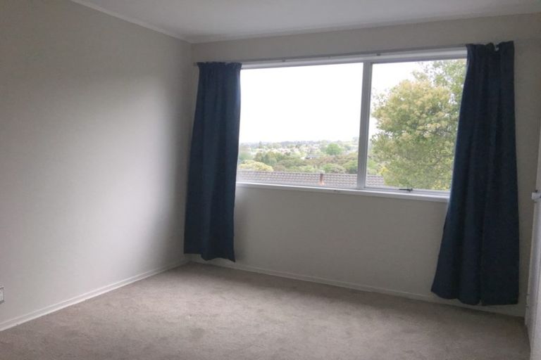 Photo of property in 21 Finn Place, Totara Vale, Auckland, 0629