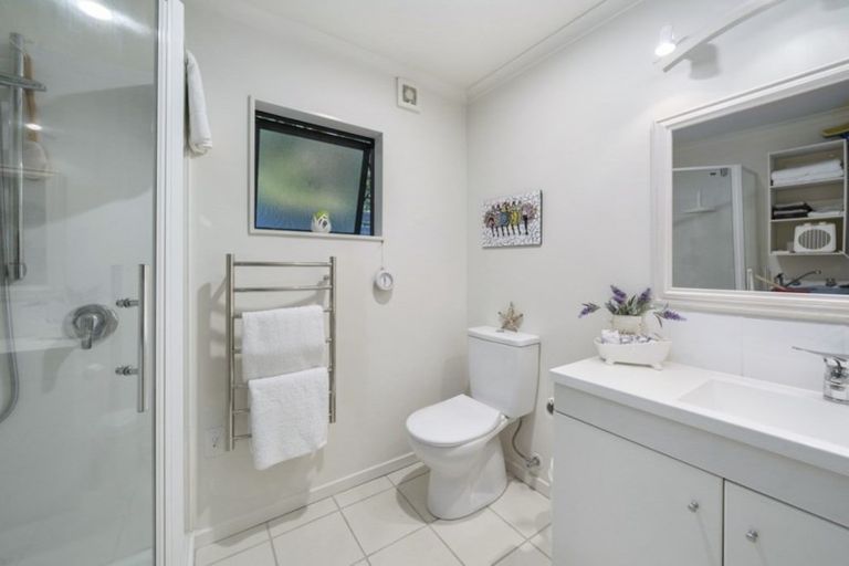 Photo of property in 20 Kereru Street, Waikanae, 5036