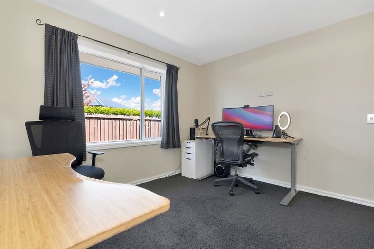 Photo of property in 17 Pimlico Place, Rangiora, 7400