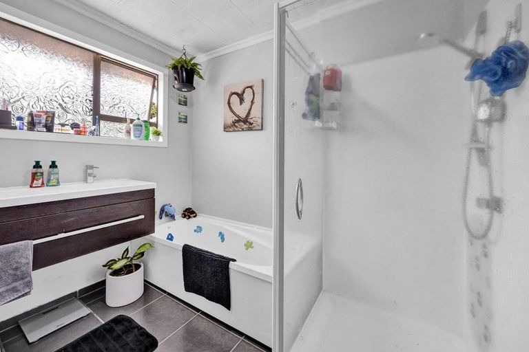 Photo of property in 70 Camberwell Road, Hawera, 4610