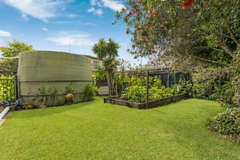 Photo of property in 11 Bays Road, Orere Point, Papakura, 2585