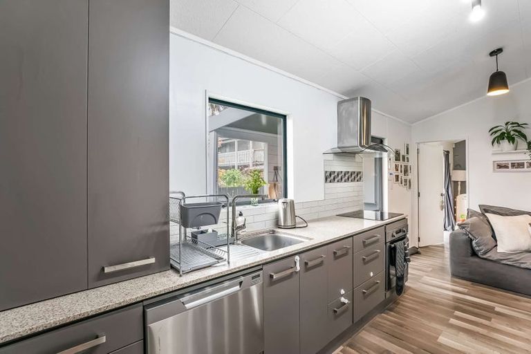 Photo of property in 3/35 Springs Road, Parakai, 0830