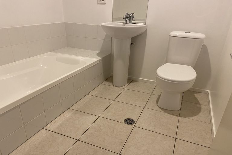 Photo of property in 5/49 Henderson Valley, Henderson, Auckland, 0612