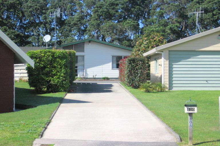 Photo of property in 105 Awarua Place, Whangamata, 3620