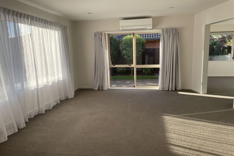 Photo of property in 2/28 Tintern Avenue, Avonhead, Christchurch, 8042